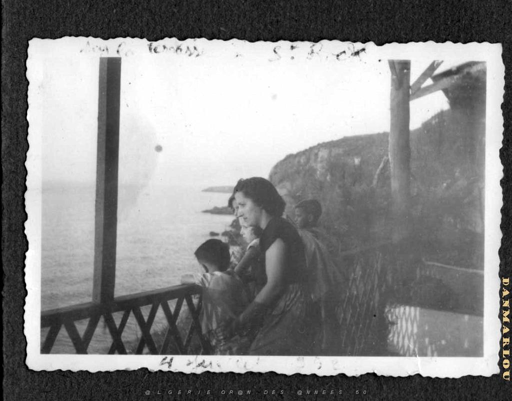 FAMILLE  MESS DES MILITAIRES A ST ROCH .jpg